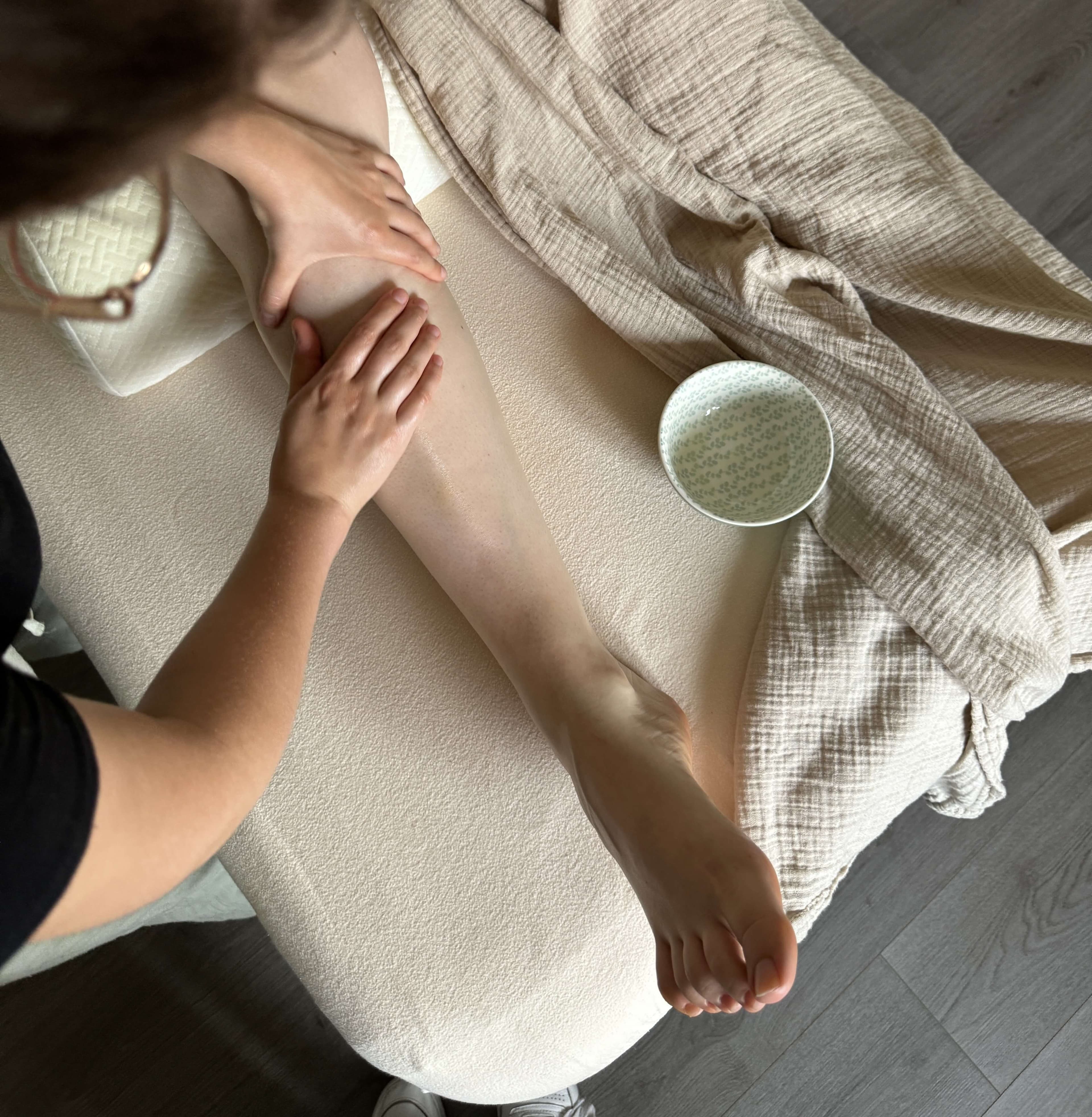 Massage relaxant à l'institut de beauté À Fleur de Vous à Roeschwoog